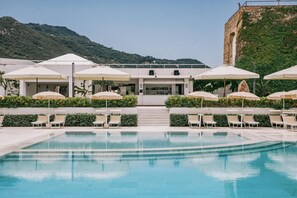 2 outdoor pools, pool umbrellas, sun loungers