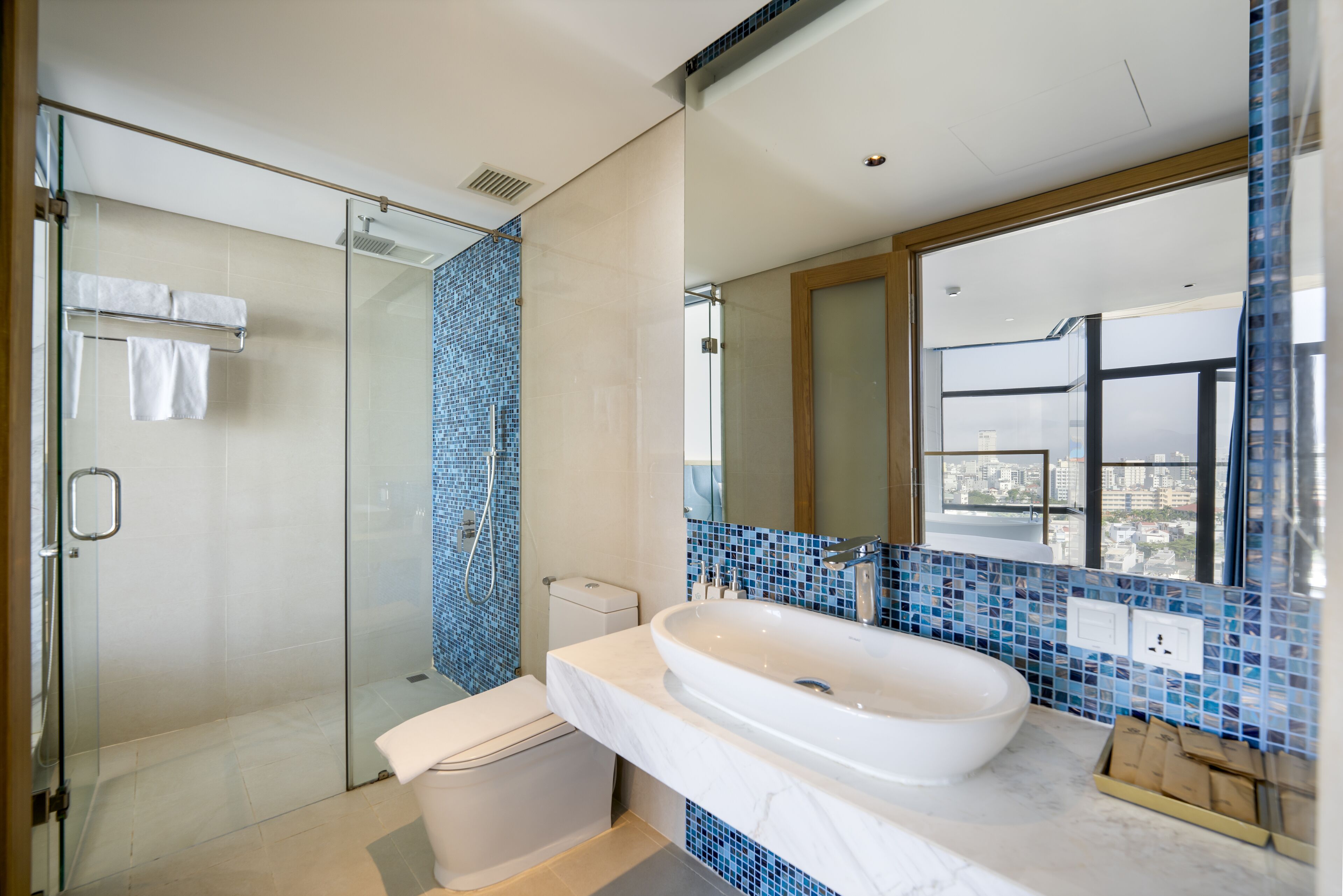 executive suite | bathroom | hydromassage showerhead, designer toiletries, hair dryer, slippers