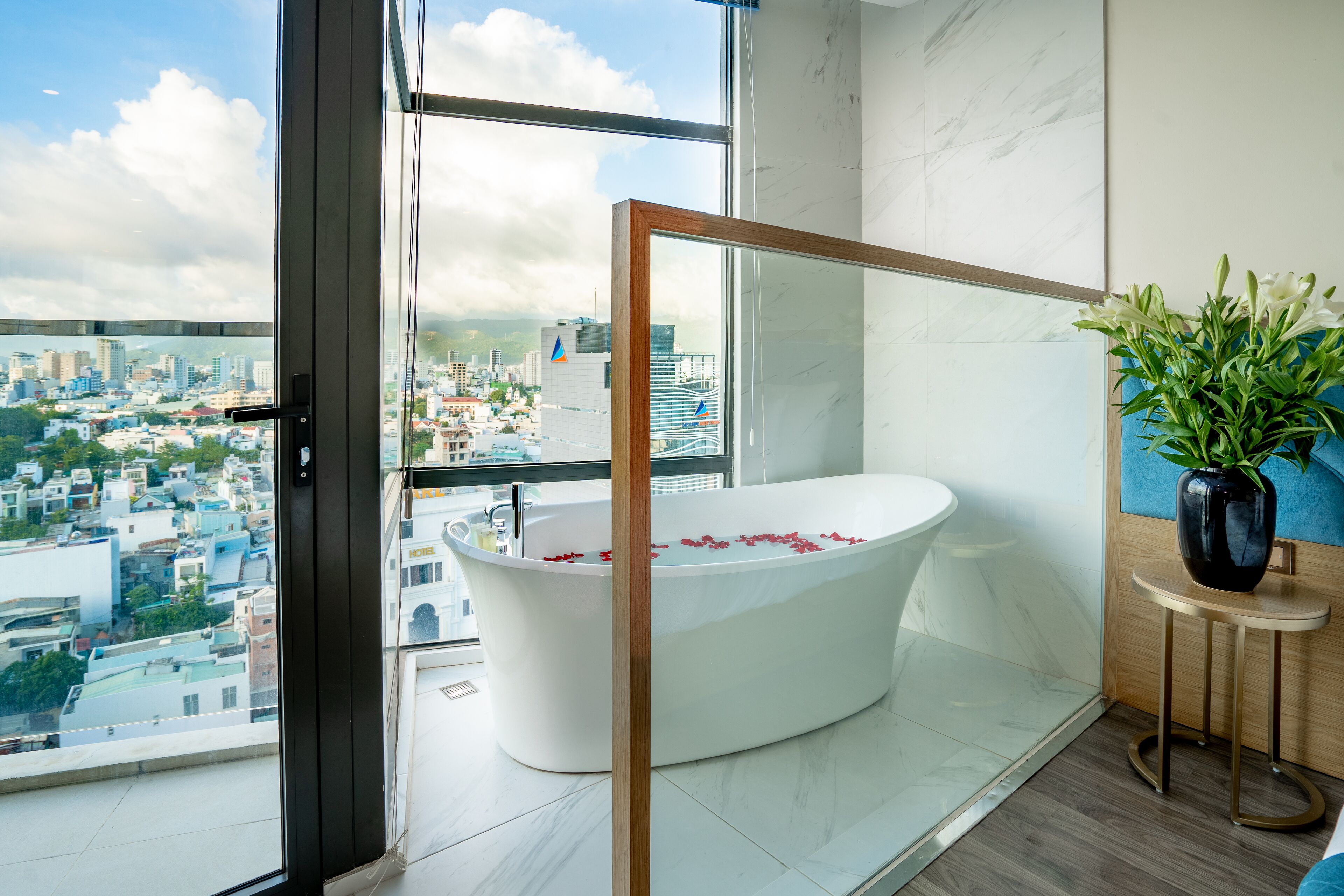executive suite | balcony