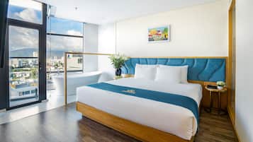 Executive Suite | 1 bedroom, premium bedding, pillowtop beds, minibar