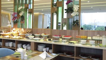 Breakfast, lunch, dinner served; local and international cuisine