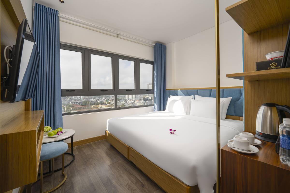 Phòng đôi Superior | Bộ đồ giường cao cấp, nệm có lớp đệm bông, minibar 
