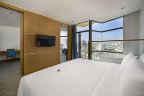 Executive Suite | Premium bedding, pillow-top beds, minibar, in-room safe - San Marino Boutique Danang (Da Nang)