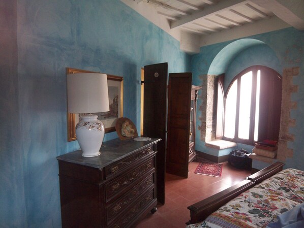 Unclassified image, 1 of 16, button - Palazzo Bentivoglio (Sassoferrato)