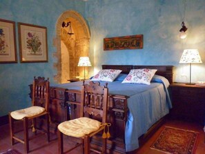 Double Room, Private Bathroom (External) | Premium bedding, iron/ironing board - Palazzo Bentivoglio (Sassoferrato)
