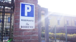 A parking sign with a blue 'P' and the words 'RISERVATO La BOHEME'. -  La Boheme SMART Hotel (Turin)