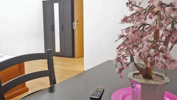 Comfort-Doppelzimmer | Verdunkelungsvorhänge, kostenloses WLAN, Bettwäsche