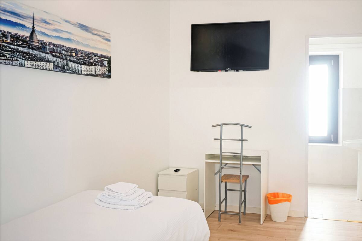 Blackout curtains, free WiFi, bed sheets