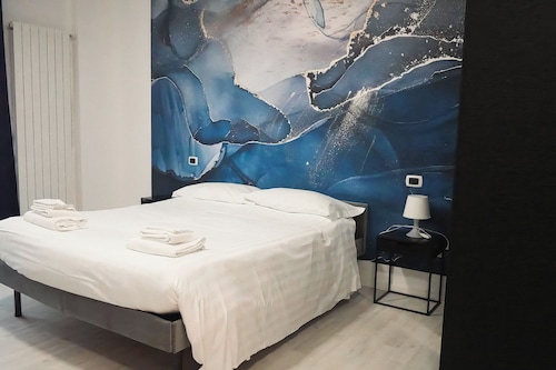  La Boheme SMART Hotel