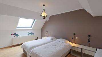 Comfort Villa, 4 Bedrooms | 4 bedrooms, desk, blackout curtains, iron/ironing board