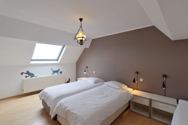 Villa – comfort, 4 soverom | 4 soverom, skrivebord, blendingsgardiner og strykejern/-brett