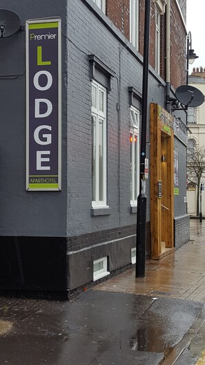 A building with a sign for 'Premier Lodge A Parthotel'. - Premier Lodge (Wolverhampton)