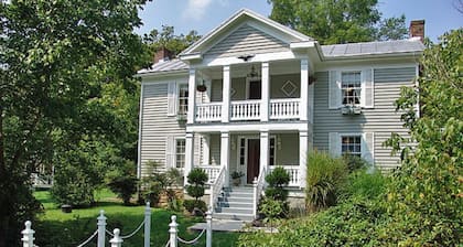 Frog Hollow Bed and Breakfast