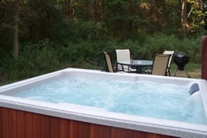 Bañera de hidromasaje al aire libre