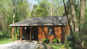 Cabin, Private Bathroom (Cabin 1) | 1 bedroom, iron/ironing board