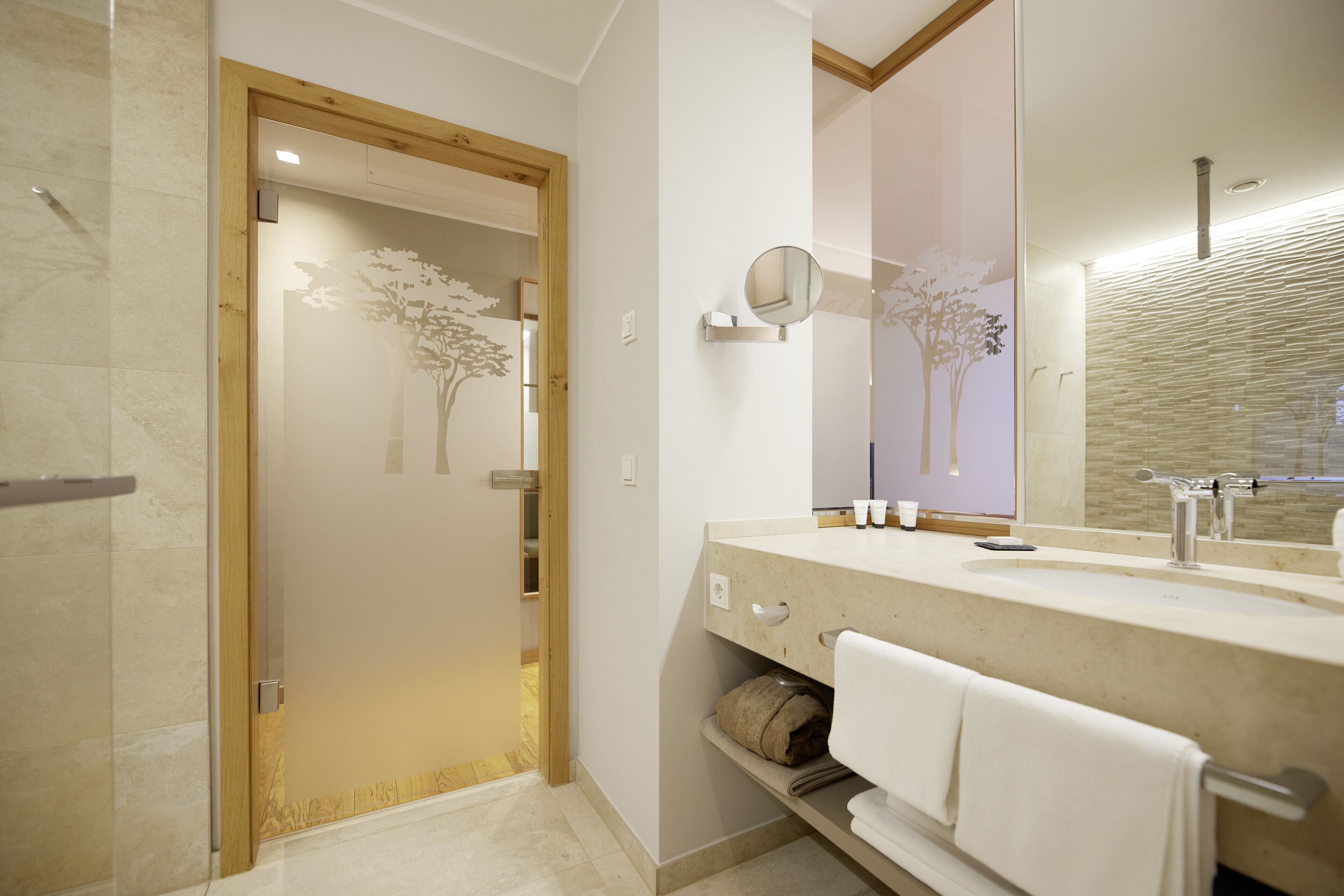 Doppia Deluxe | Bagno | Doccia, set di cortesia gratuito, asciugacapelli, accappatoio