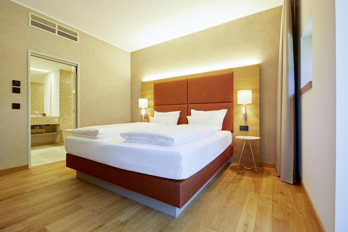 Suite | Premium bedding, minibar, in-room safe, desk