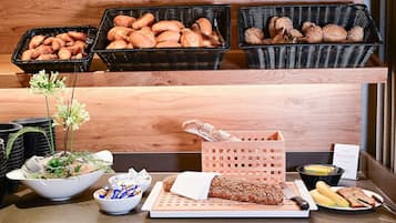 Free daily buffet breakfast