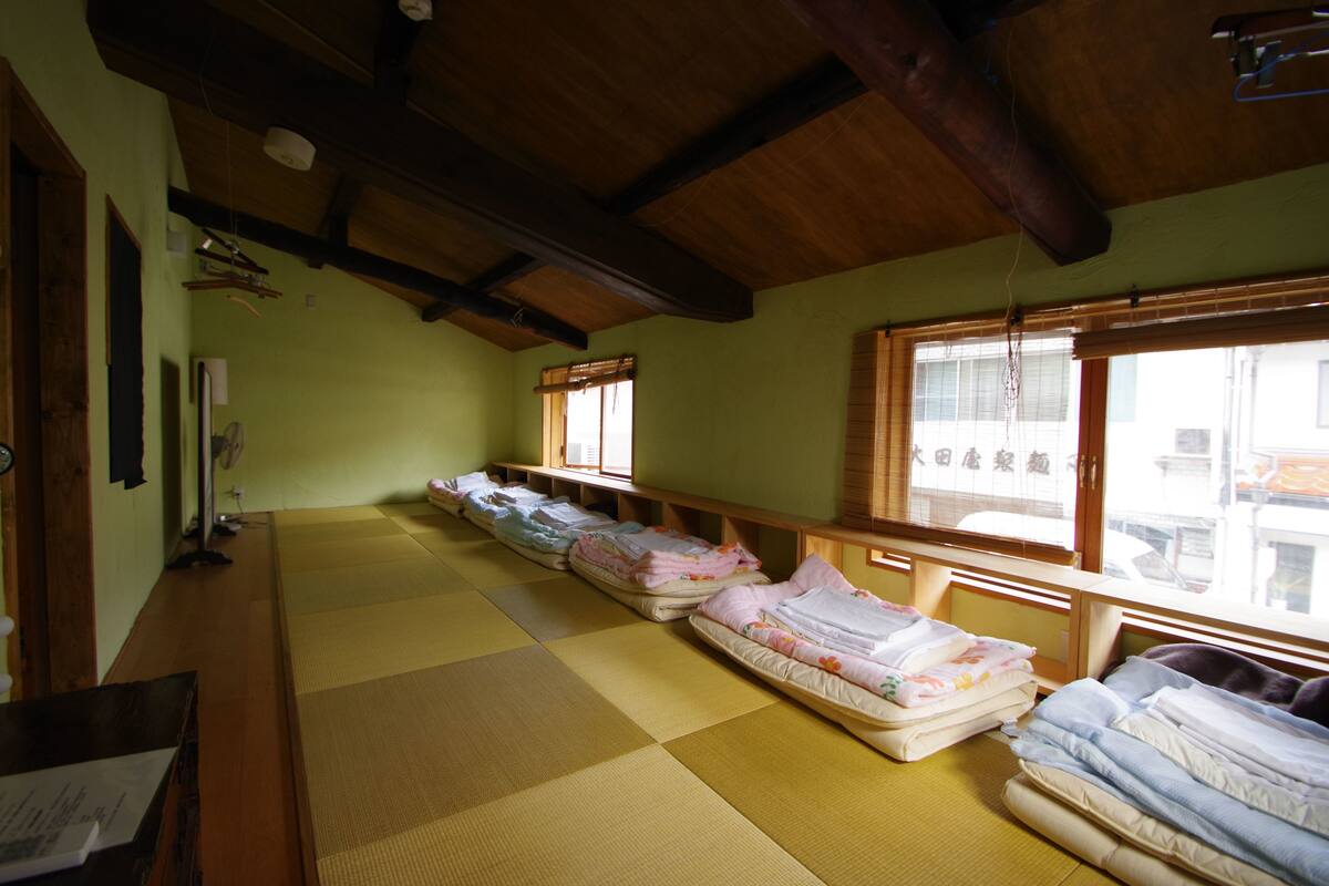 Gemeinsamer Traditional-Schlafsaal, Gemischter Schlafsaal (Tatami Zakone) | Kostenloses WLAN
