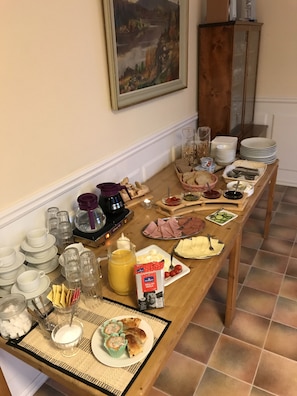 Free daily continental breakfast
