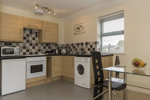 Appartamento, 1 camera da letto, cucina | Cucina privata | Frigorifero, microonde, forno, piano cottura