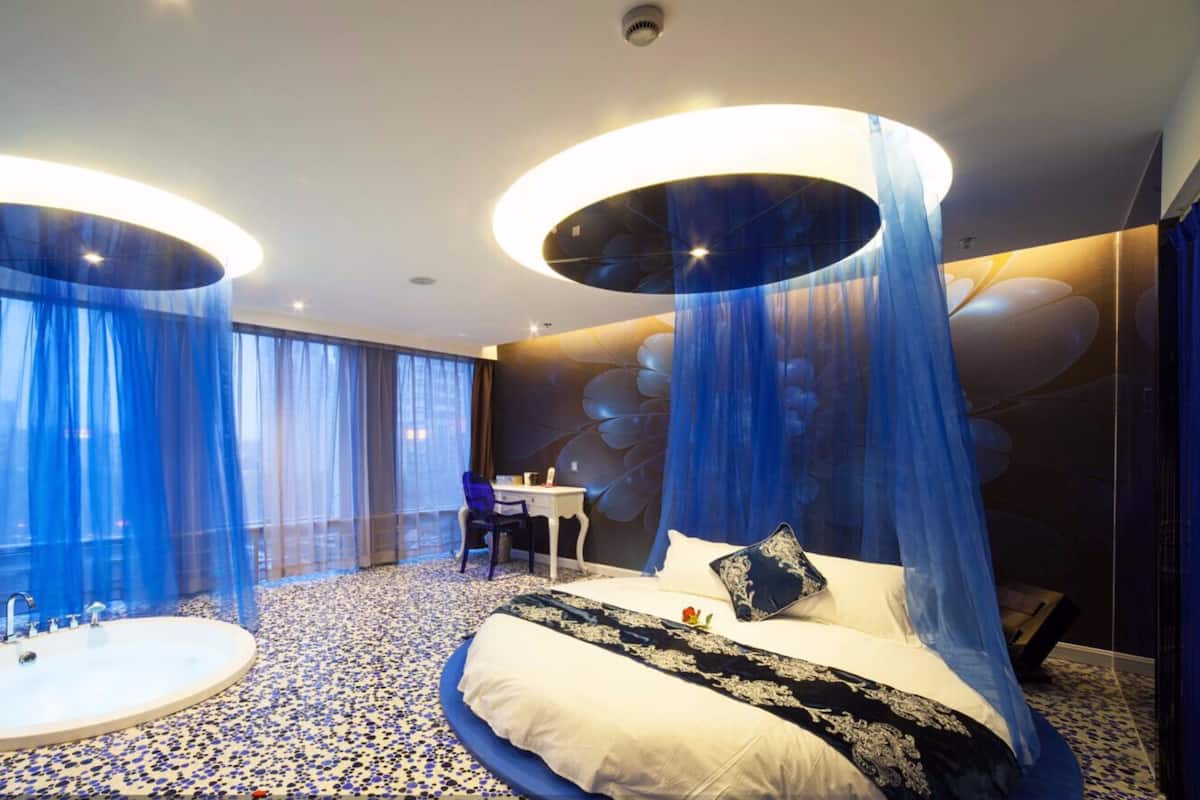 Signature Double Room | Desk, blackout curtains, free WiFi