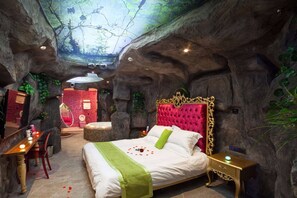 Signature Double Room | Desk, blackout drapes, free WiFi - Suzhou Huazhiyu Lover Theme Hotel (Suzhou)