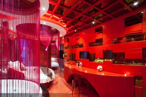 Signature Double Room | Meja, langsir/tirai gelap terus, Wi-fi percuma 