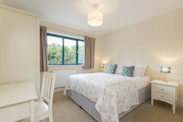 Business Apartment, 1 Bedroom, Kitchen | 1 bedroom, iron/ironing board, free WiFi, bed sheets