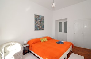 Quarto, terraço, vista para o mar | Ferros/tábuas de passar roupa, berços grátis, Wi-Fi de cortesia