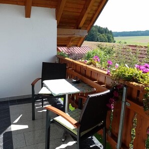 Comfort-Apartment, 2 Schlafzimmer, Balkon, Gartenblick | Terrasse/Patio