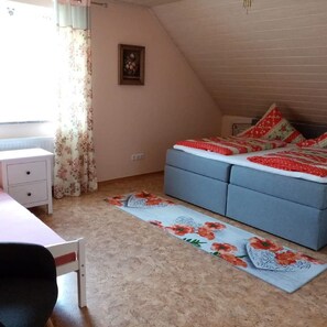 Apartamento Confort, 2 habitaciones, balcón, vistas al jardín | 2 dormitorios, ropa de cama de alta calidad, minibar y caja fuerte