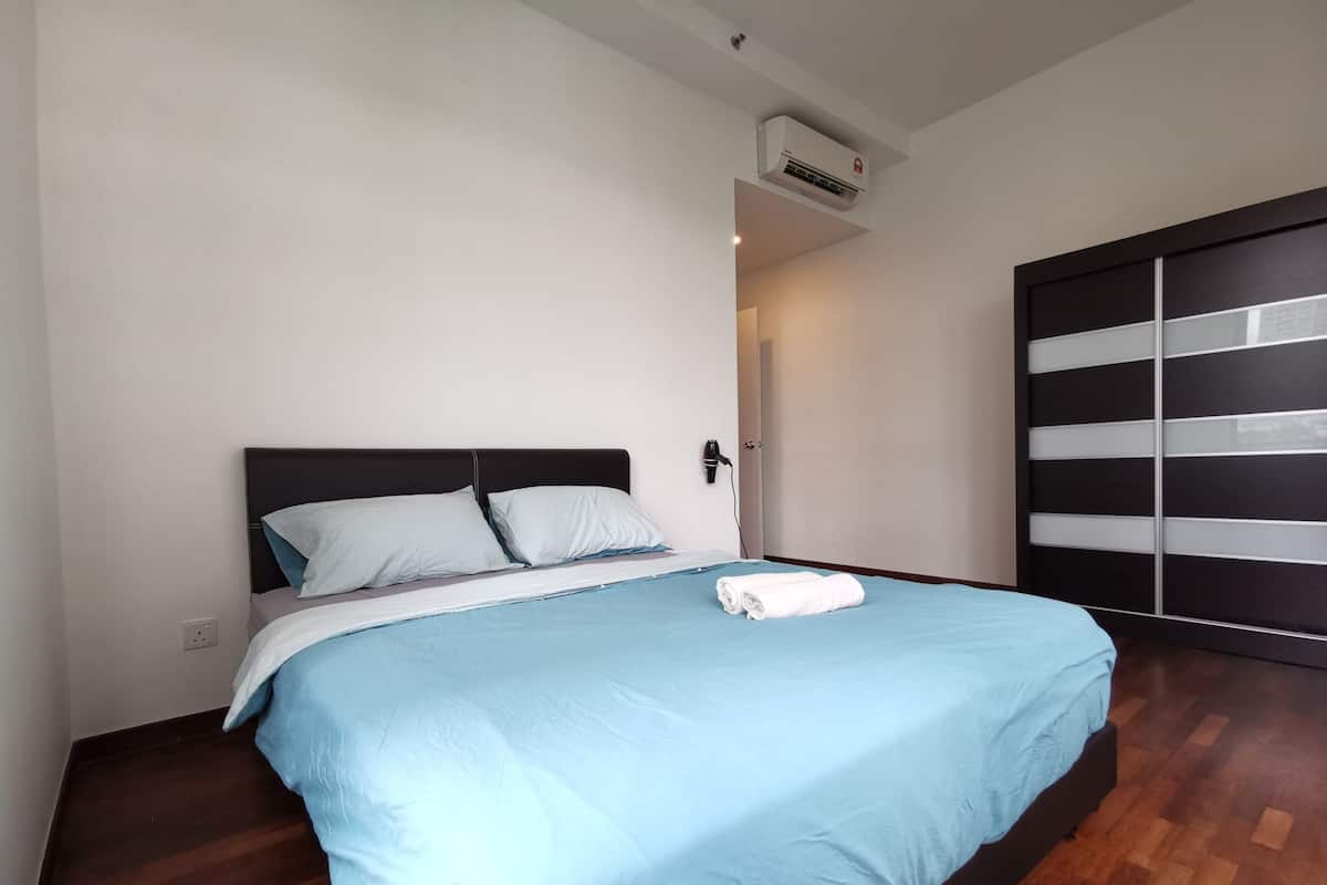 Deluxe Apartment, 2 Bedrooms, 2 Bathrooms | 2 bedrooms, individually decorated, individually furnished