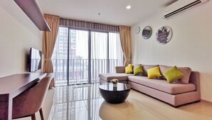Superior Apartment, 2 Bedrooms, Non Smoking, 2 Bathrooms | Living area | Smart TV - Eminent Suite i-Soho (Shah Alam)