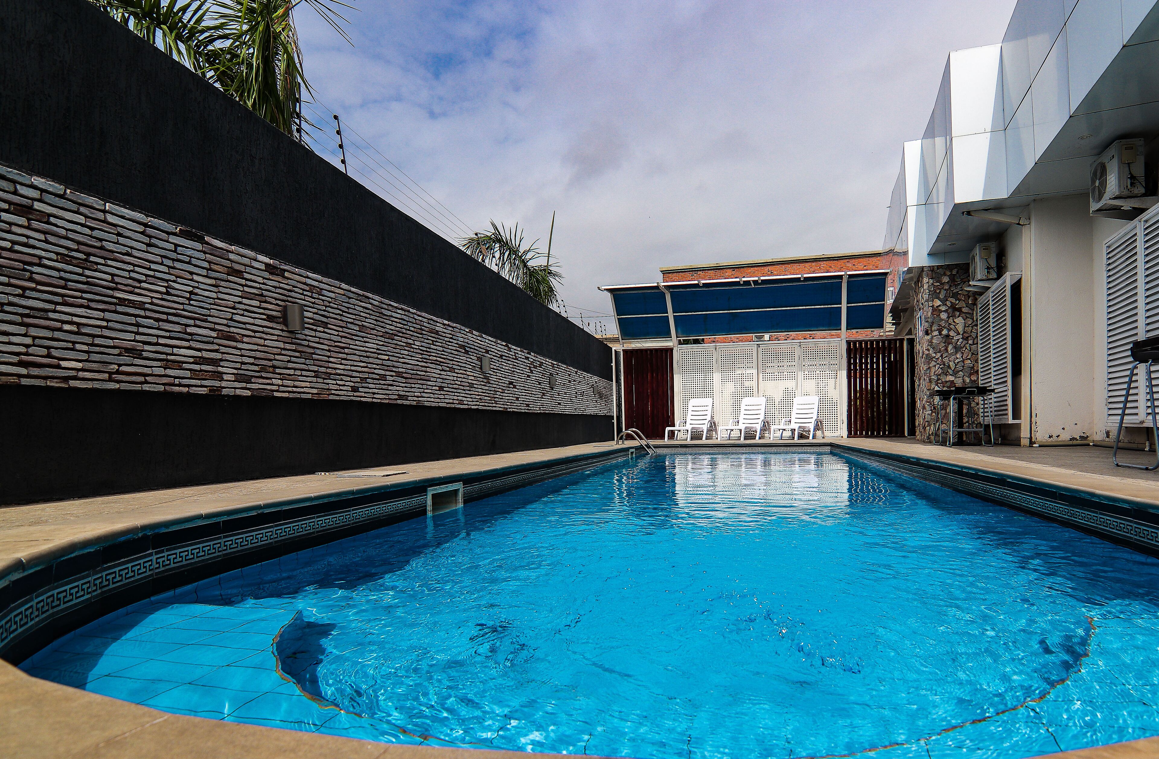 10 つの屋外プール