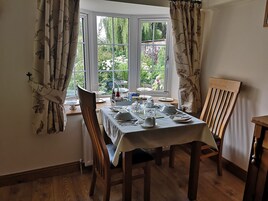 Free daily English breakfast