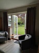 Deluxe Double or Twin Room, Ensuite, Garden View | Hypo-allergenic bedding, individually decorated, individually furnished