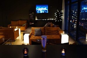 Dining - Galaxy Pod Hostel (Reykjavik)