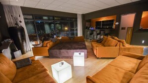 Living area - Galaxy Pod Hostel (Reykjavik)