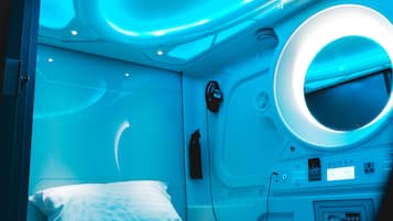 Dormitorio condiviso Comfort, dormitorio misto, bagno condiviso | Una cassaforte in camera, Wi-Fi gratuito, lenzuola