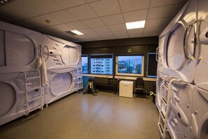 Caja de seguridad en la habitación, wifi gratis y ropa de cama