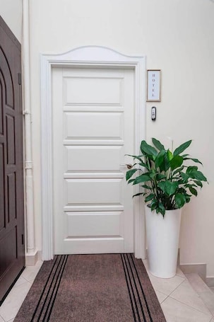 Property entrance. 7 Sky on Y. Konovaltsia street