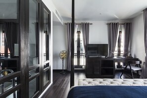 Deluxe with Balcony | Premium bedding, minibar, in-room safe, individually decorated - Cheeva Dee Hotel (Chiang Mai)