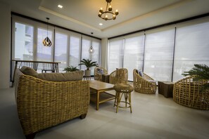 Lobby sitting area - Triple Z Hotel (Hua Hin)