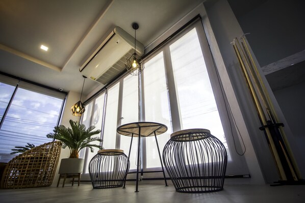 Coin salon dans le hall