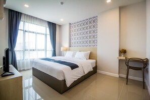 In-room safe, desk, free WiFi, bed sheets - Triple Z Hotel (Hua Hin)