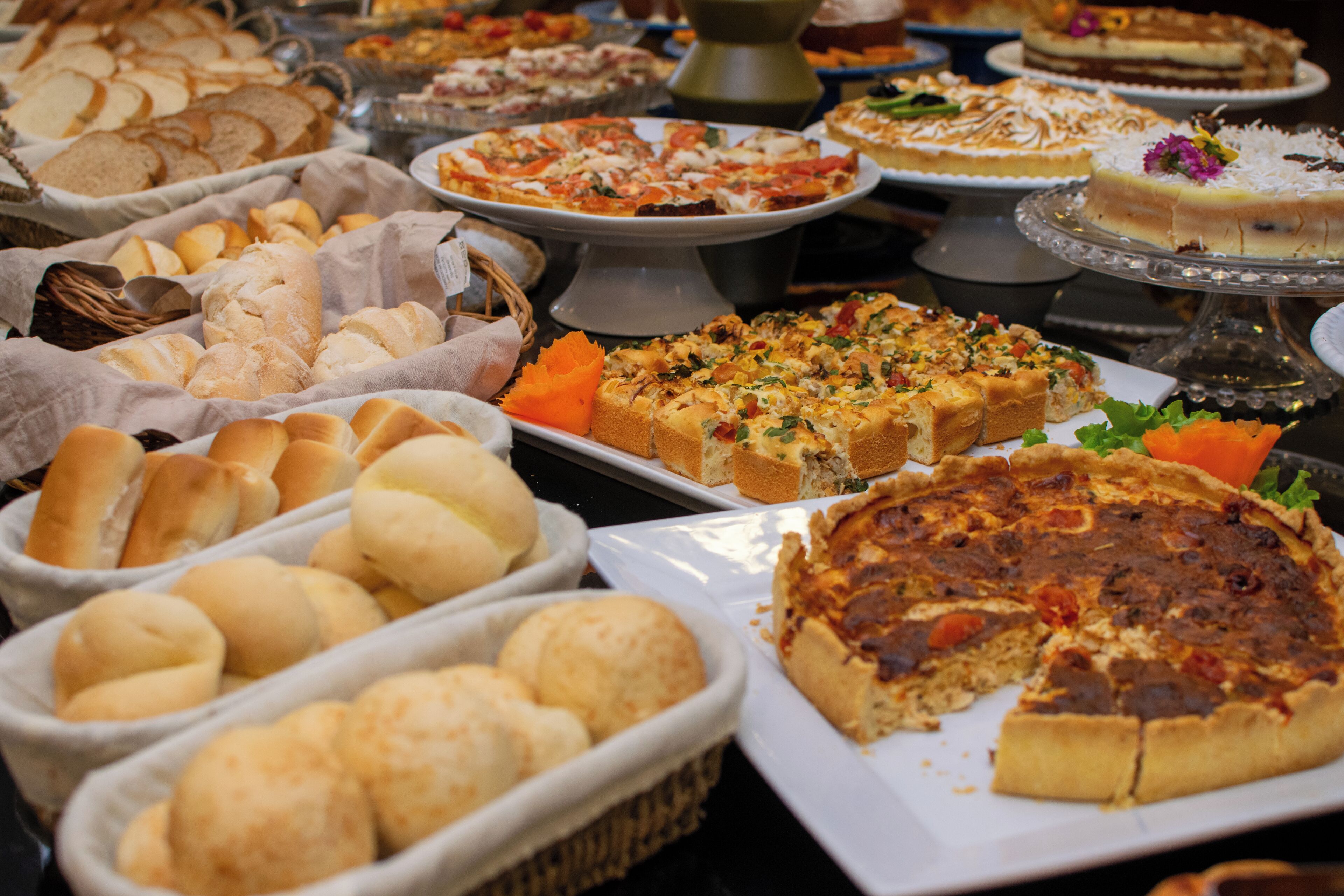 Café da manhã com buffet grátis todos os dias