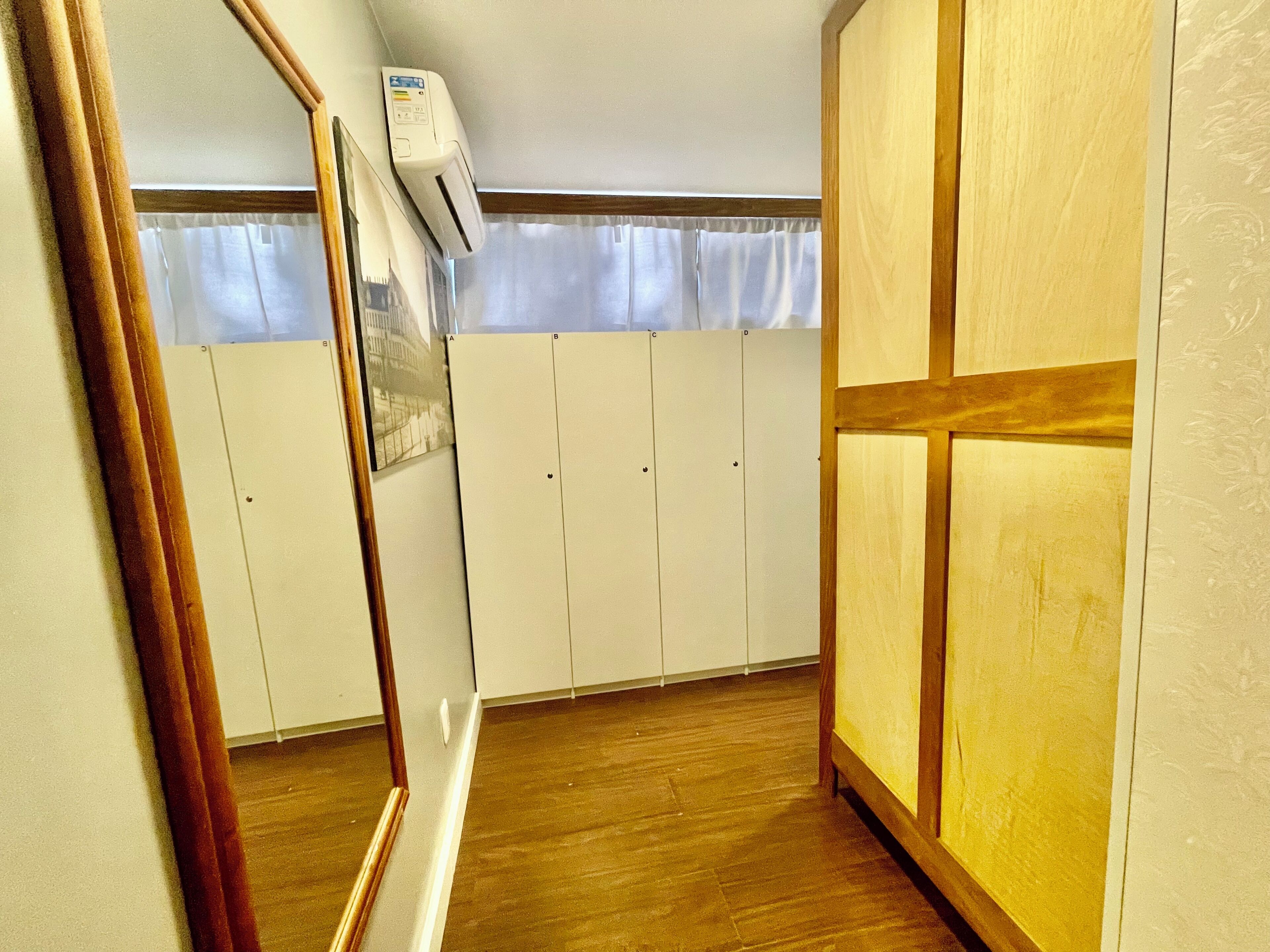 Dormitório compartilhado, somente para mulheres | Quartos à prova de som, ferros/tábuas de passar roupa, Wi-Fi de cortesia