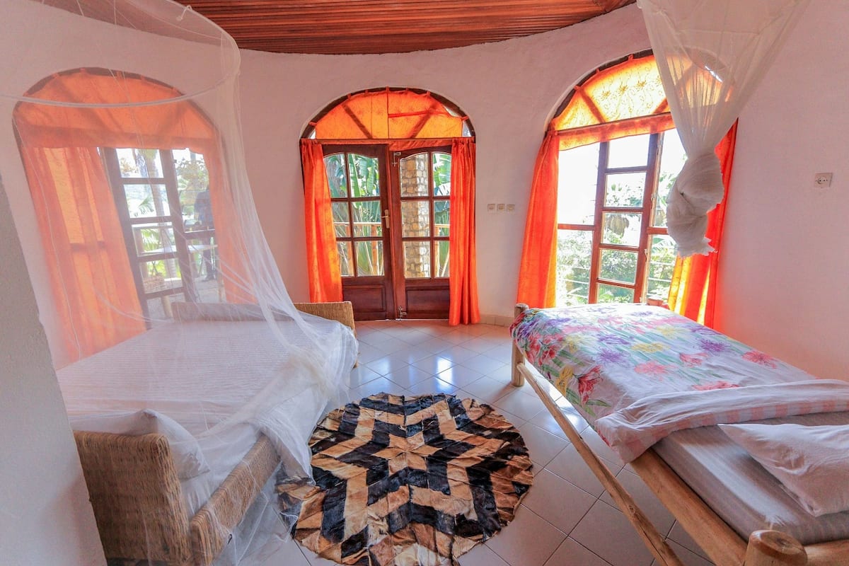 Deluxe Bungalow, 2 Bedrooms, Lake View | 1 bedroom, in-room safe, free WiFi