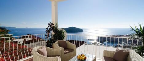 Luxury Apartment, 2 Bedrooms, Terrace, Sea View | Terrace/patio